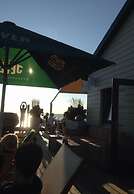 Bi de Kark Modern Retreat