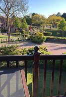 Bi de Kark Modern Retreat