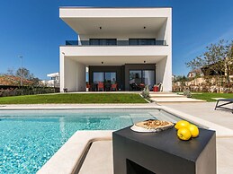 Zen Comfortable Holiday Residence