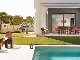 Zen Comfortable Holiday Residence