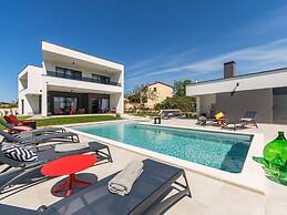 Zen Comfortable Holiday Residence