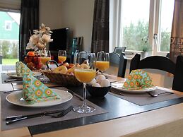 Nice Holiday Home 200m. From the Beach
