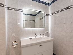 Hoppe 1 Modern Retreat