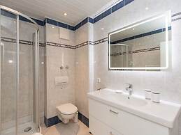 Hoppe 1 Modern Retreat