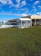 Friesengold Modern Retreat