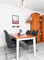 Friesengold Modern Retreat