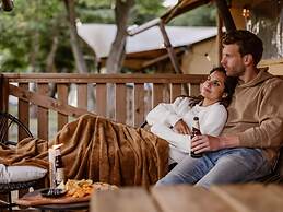 Nice Safari Tent With Bathroom at a Holiday Park Near Lauwersmeer Nati