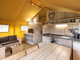 Nice Safari Tent With Bathroom at a Holiday Park Near Lauwersmeer Nati