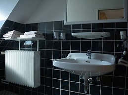 Langeness Modern Retreat