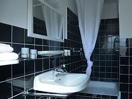 Langeness Modern Retreat