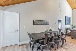 Serene Arnold Cabin Rental W/ Deck & Fire Pit! 3 Bedroom Home by RedAw