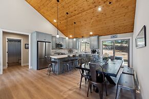Serene Arnold Cabin Rental W/ Deck & Fire Pit! 3 Bedroom Home by RedAw