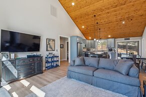 Serene Arnold Cabin Rental W/ Deck & Fire Pit! 3 Bedroom Home by RedAw