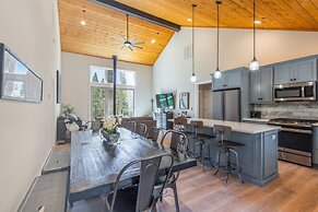 Serene Arnold Cabin Rental W/ Deck & Fire Pit! 3 Bedroom Home by RedAw