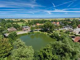 Apartment Pond View Comfortable Vacation Home
