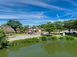 Apartment Pond View Comfortable Vacation Home