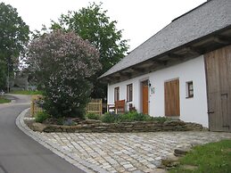 Sunny Holiday Home Near the Forest