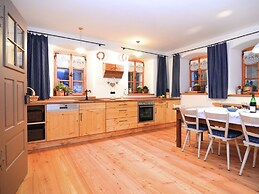 Sunny Holiday Home Near the Forest