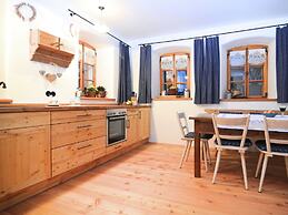 Sunny Holiday Home Near the Forest