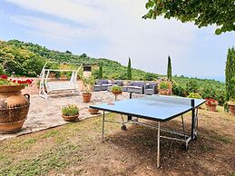 Spacious Apartment With Swimming Pool