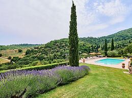 Spacious Apartment With Swimming Pool