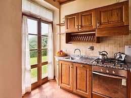Spacious Apartment With Swimming Pool