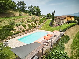 Spacious Apartment With Swimming Pool