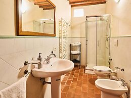 Spacious Apartment With Swimming Pool