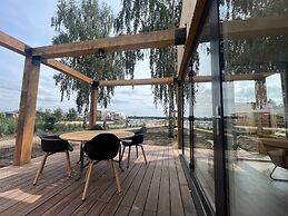 Luxury Lodge With Beach View