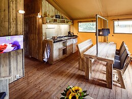 Atmospheric Glamping Tent With Bathroom in Nature