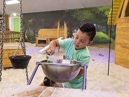 Atmospheric Glamping Tent With Bathroom in Nature