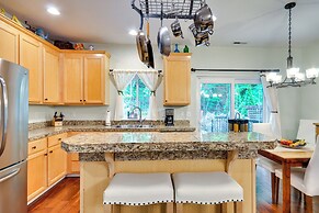 Tigard Vacation Rental w/ Deck: 13 Mi to Portland!