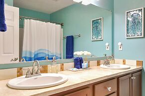 Tigard Vacation Rental w/ Deck: 13 Mi to Portland!