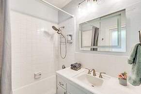 Bright Woodland Apartment: Walk to Main Street