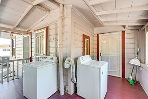 Bright Woodland Apartment: Walk to Main Street