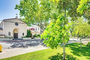 Bright Woodland Apartment: Walk to Main Street