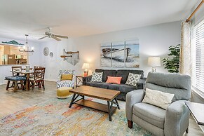 Walk to Beach: Bright Hilton Head Island Villa!
