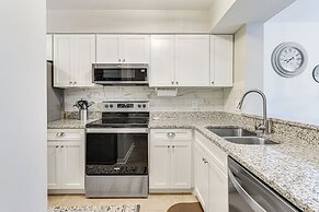 Walk to Beach: Bright Hilton Head Island Villa!