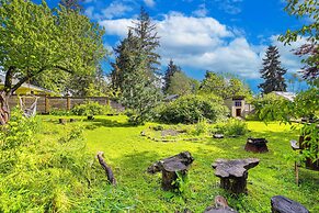 Unique & Serene Retreat, 7 Mi to Downtown Portland