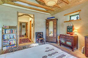 Unique & Serene Retreat, 7 Mi to Downtown Portland