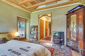 Unique & Serene Retreat, 7 Mi to Downtown Portland