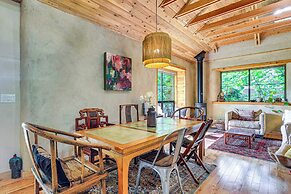 Unique & Serene Retreat, 7 Mi to Downtown Portland