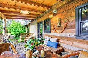 Unique & Serene Retreat, 7 Mi to Downtown Portland