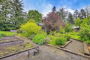 Unique & Serene Retreat, 7 Mi to Downtown Portland