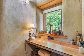 Unique & Serene Retreat, 7 Mi to Downtown Portland