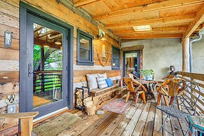 Unique & Serene Retreat, 7 Mi to Downtown Portland