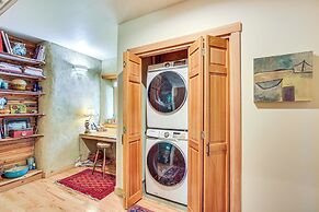 Unique & Serene Retreat, 7 Mi to Downtown Portland