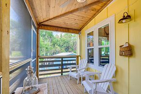 Stilt-style Cottage < 1 Mi to Downtown Yankeetown!