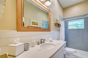 Stilt-style Cottage < 1 Mi to Downtown Yankeetown!