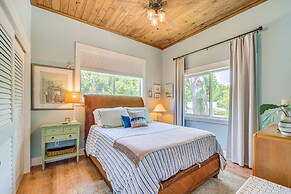 Stilt-style Cottage < 1 Mi to Downtown Yankeetown!